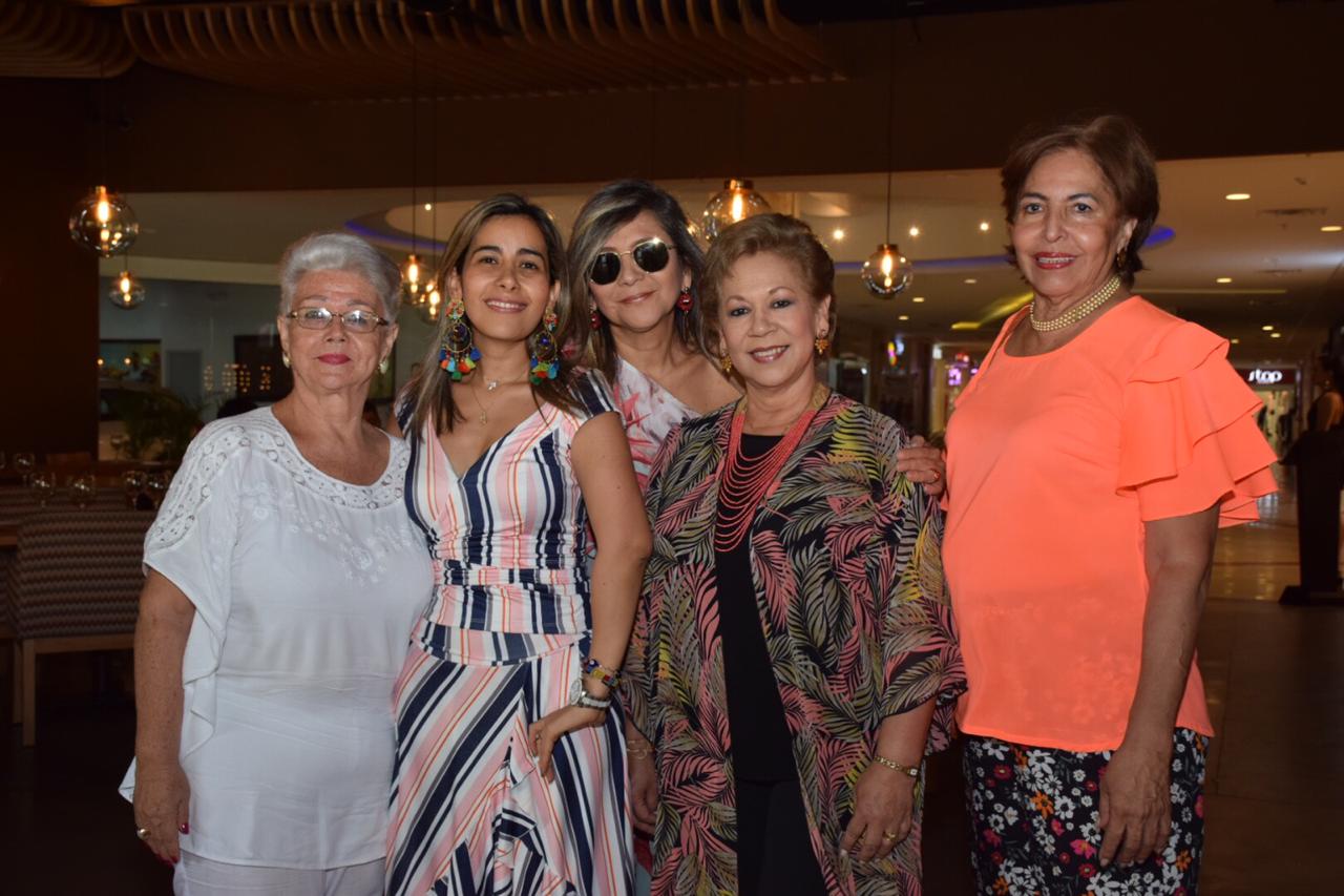 Gloria Arizabaleta, la homenajeada, Olga Lucía Gómez, Helena Briñez, Gloria Rubiano.